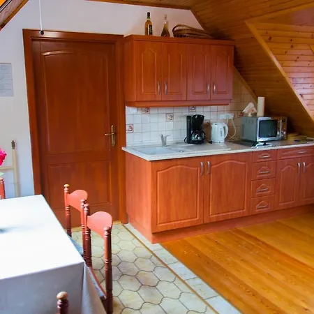 Apartment Huszar Vendeghaz Orvenyes