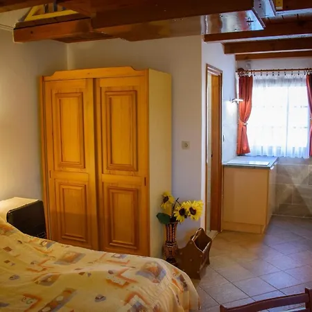 Apartment Huszar Vendeghaz Orvenyes